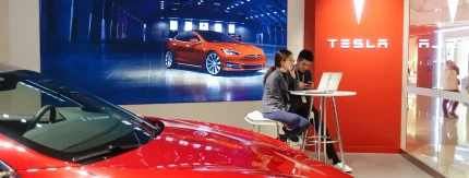 Teslan autotoimitukset jäivät selvästi odotuksista – osake matkalla kohti uusia pohjia