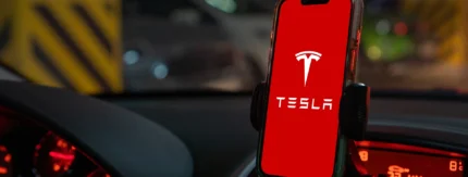 Tesla osake: Tesla esitteli uudet robottitaksit